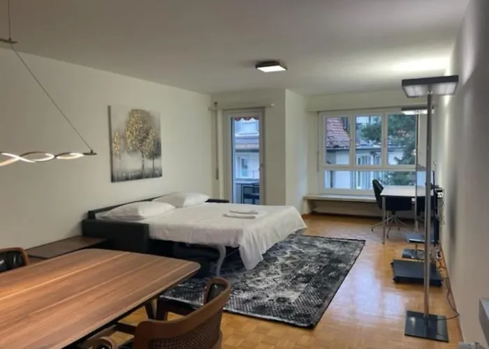 Cozy, Sunny, City Center 1 Bedroom Flat